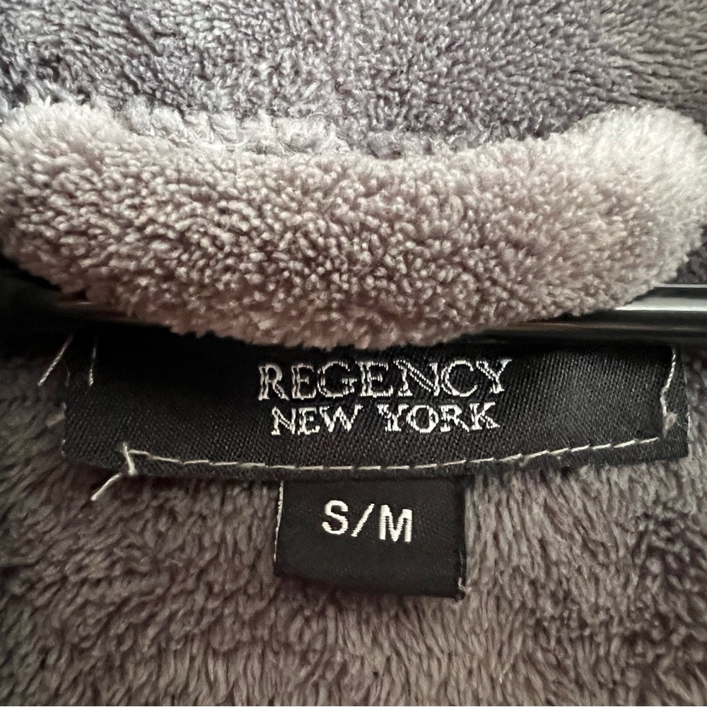 Gray Men's Plush Robe - Picture 3 of 6